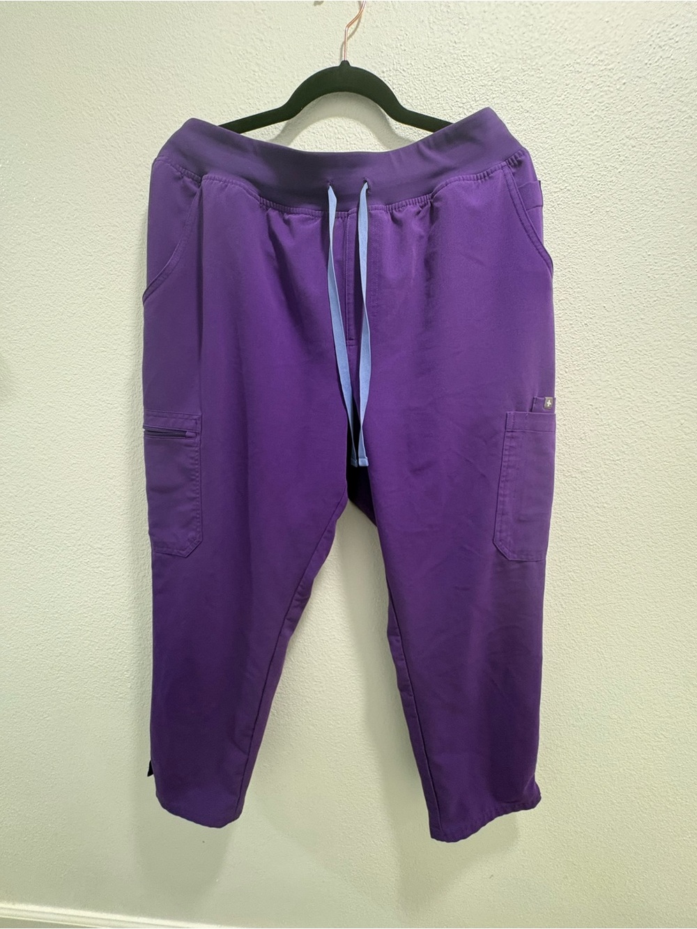 FIGS High-Waisted Yola Scrub Pants Women’s PETITE XL - DIGITAL GRAPE
